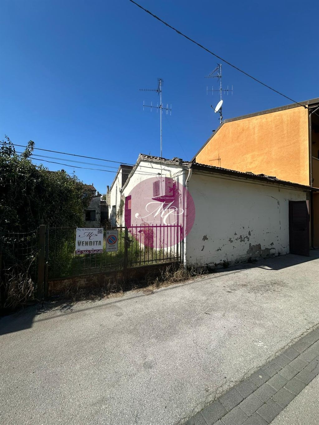 ZONA FORNACE ZARATTINI Ravenna (RA) : CASETTA  CON GIARDINO TUTTA SU UN PIANO - DA RISTRUTTURARE