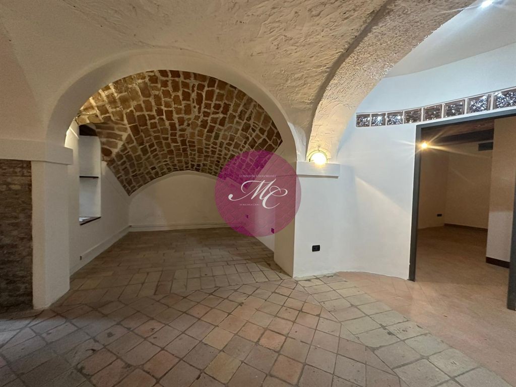 BAGNACAVALLO (RA) - CENTRO STORICO PRESSO PALAZZO CAPRA VENDESI UFFICIO